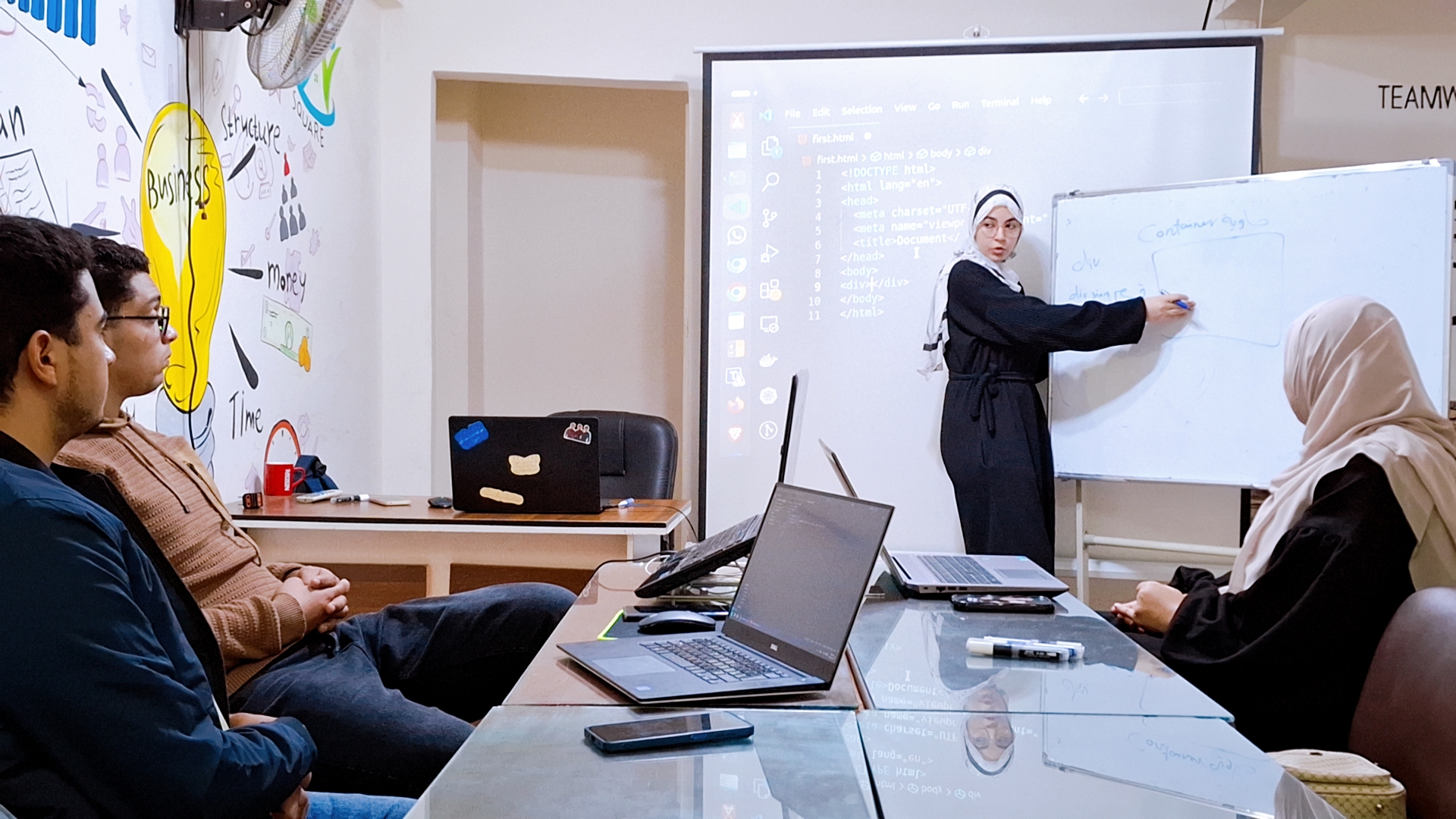 تعلم البرمجة من الصفر مع أكاديمية TechBridge في طنطا. دورات تدريبية احترافية في برمجة المواقع، أنظمة الويب، وتطبيقات الويب الحديثة مع مدربين معتمدين ودعم عملي.